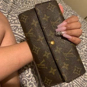 louis vuitton wallet.